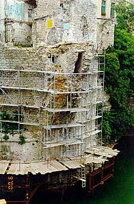most09.jpg (24096 bytes)